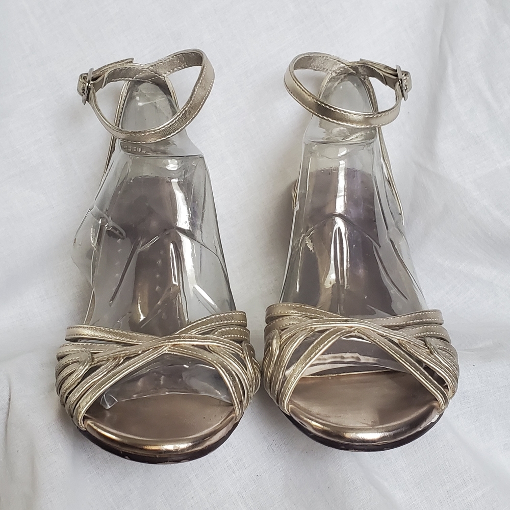 Platform - Picture 2 of 4